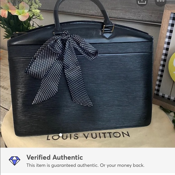 SOLD Auth Louis Vuitton Epi Riviera - Picture 2 of 12